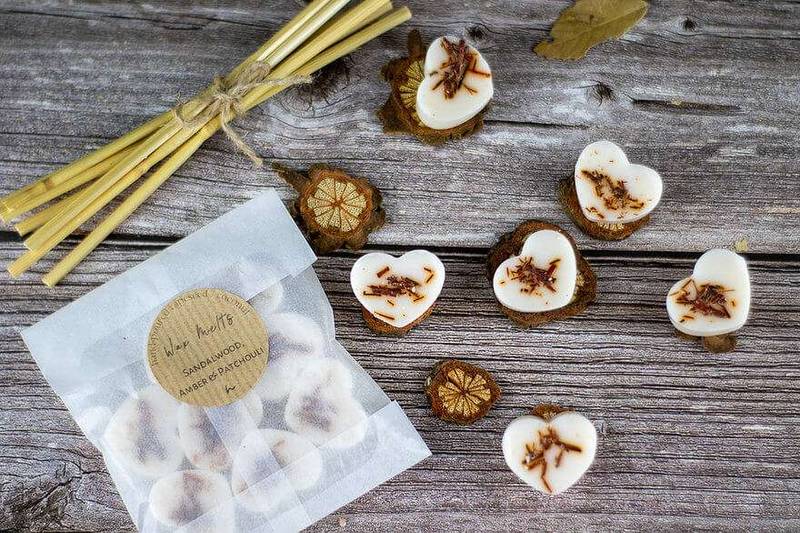 Sandalwood, Amber & Patchouli - Rapeseed Wax Melts - Image 2