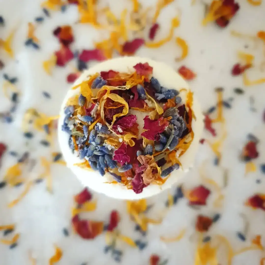Vegan Organic Floral Secret Bath Bomb suitable for eczema, psoriasis - Image 2